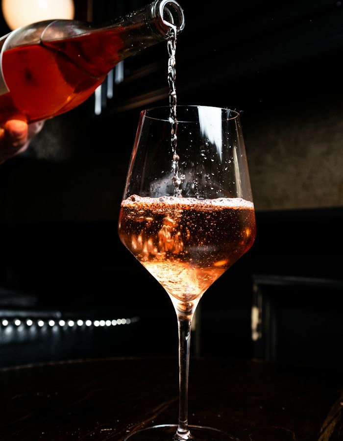Copa de vino rosado espumoso